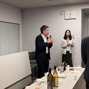 締めのご挨拶をする山田先生